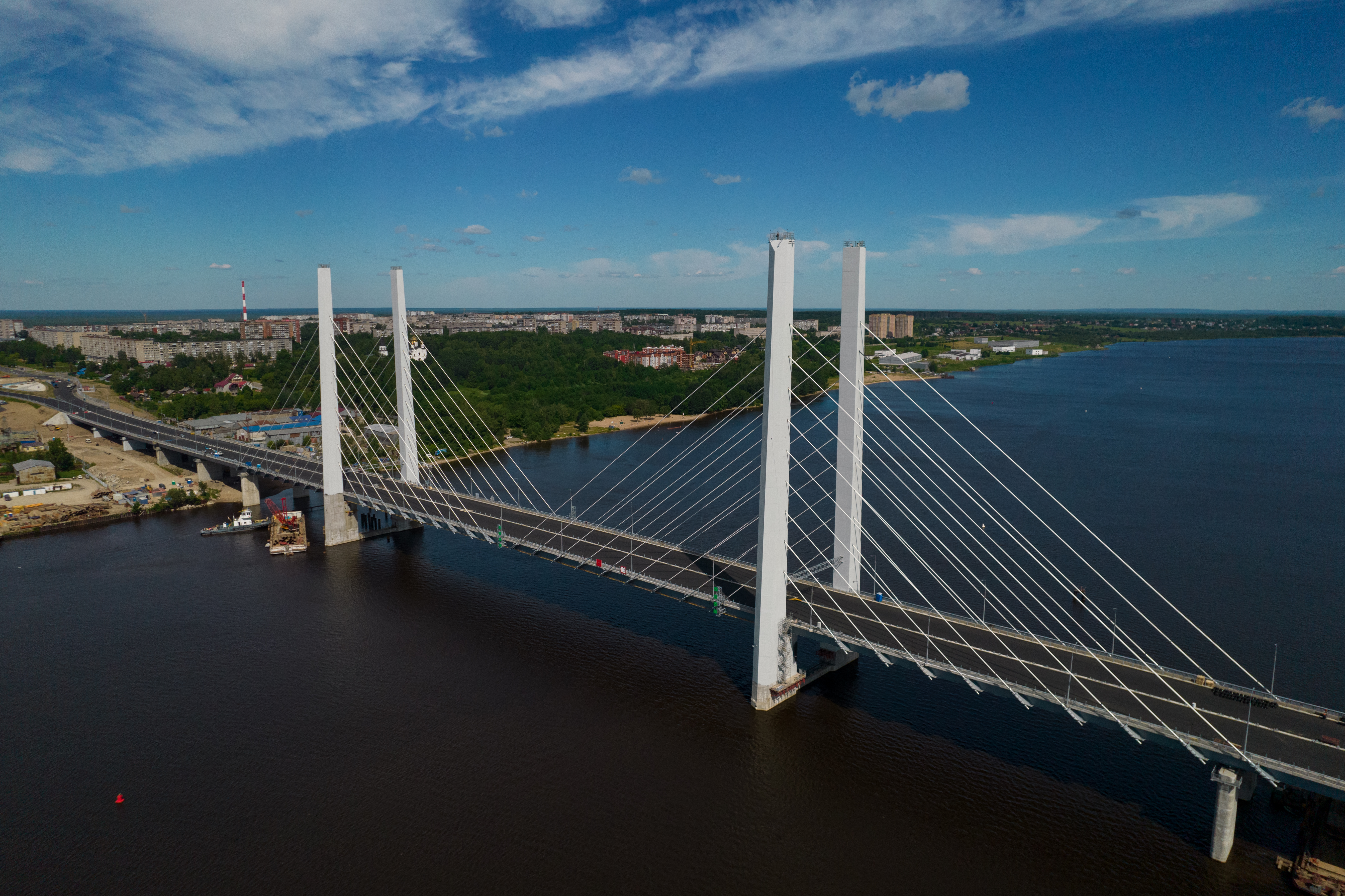 В Череповце к открытию нового моста вывесят 470 флагов | 20.07.2022 |  Череповец - БезФормата