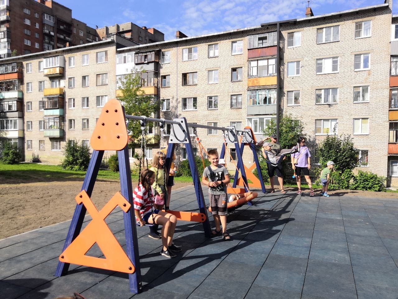 Сегодня в Череповце открылось еще 5 новых детских комплексов.
